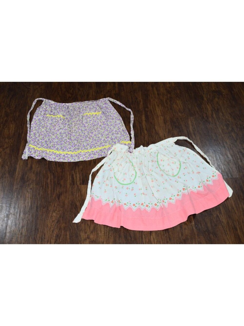 Vintage Aprons Lot of 2 Retro Cottagecore Farmhouse Chic Floral Pink Purple